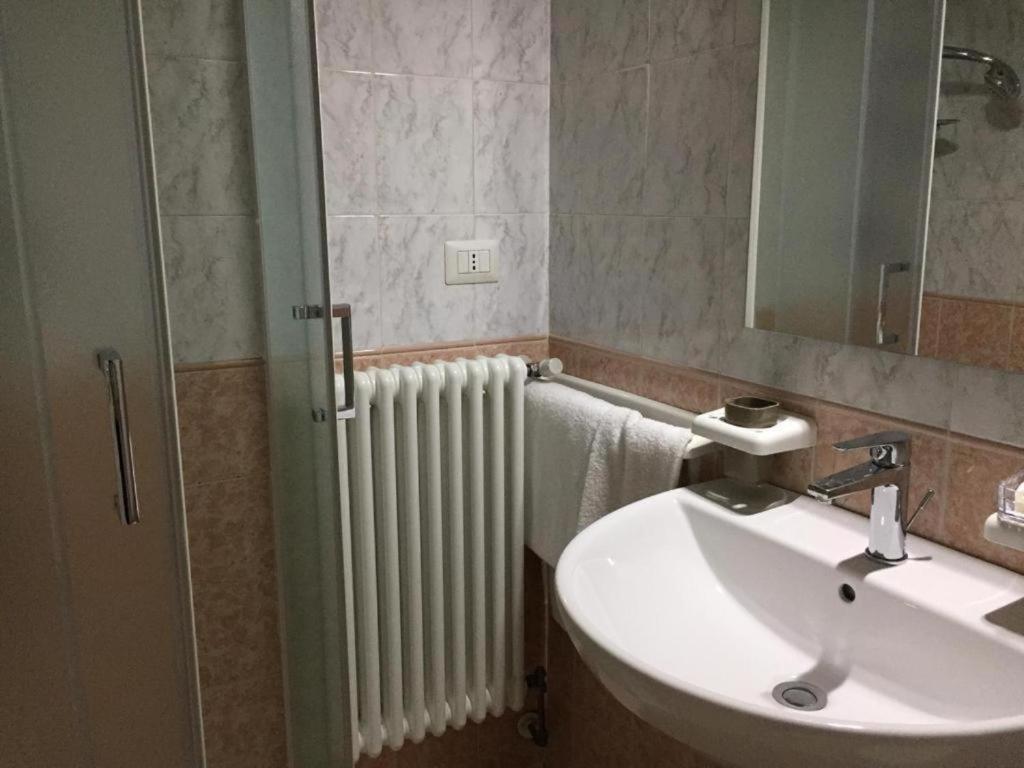 Hotel Ded 1 Checkin A Richiesta Parma Exteriör bild